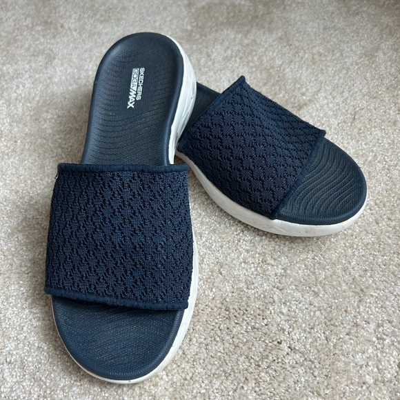 Sketchers Goga Max Slip on. Size 10 - Picture 1 of 2